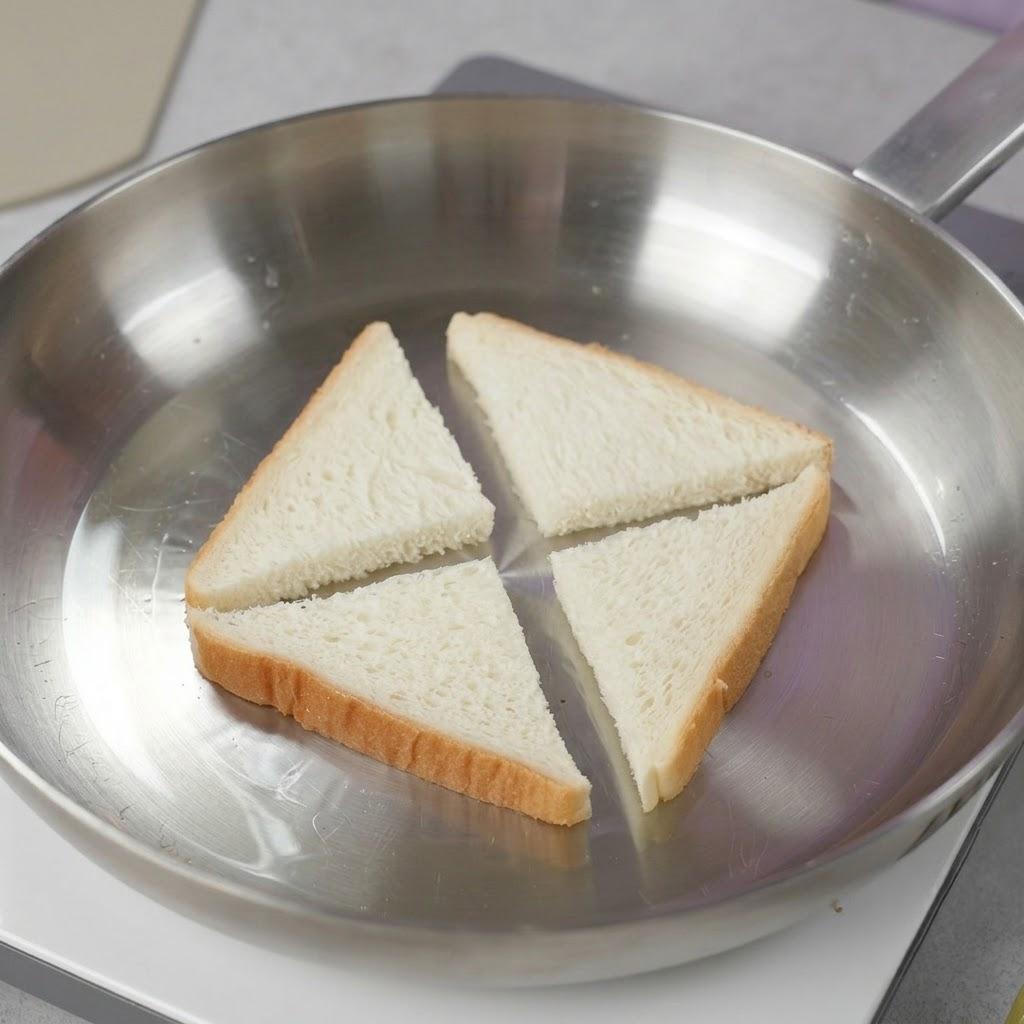切っておいた4枚の食パンを、少し間隔をあけてフライパンに並べます。
