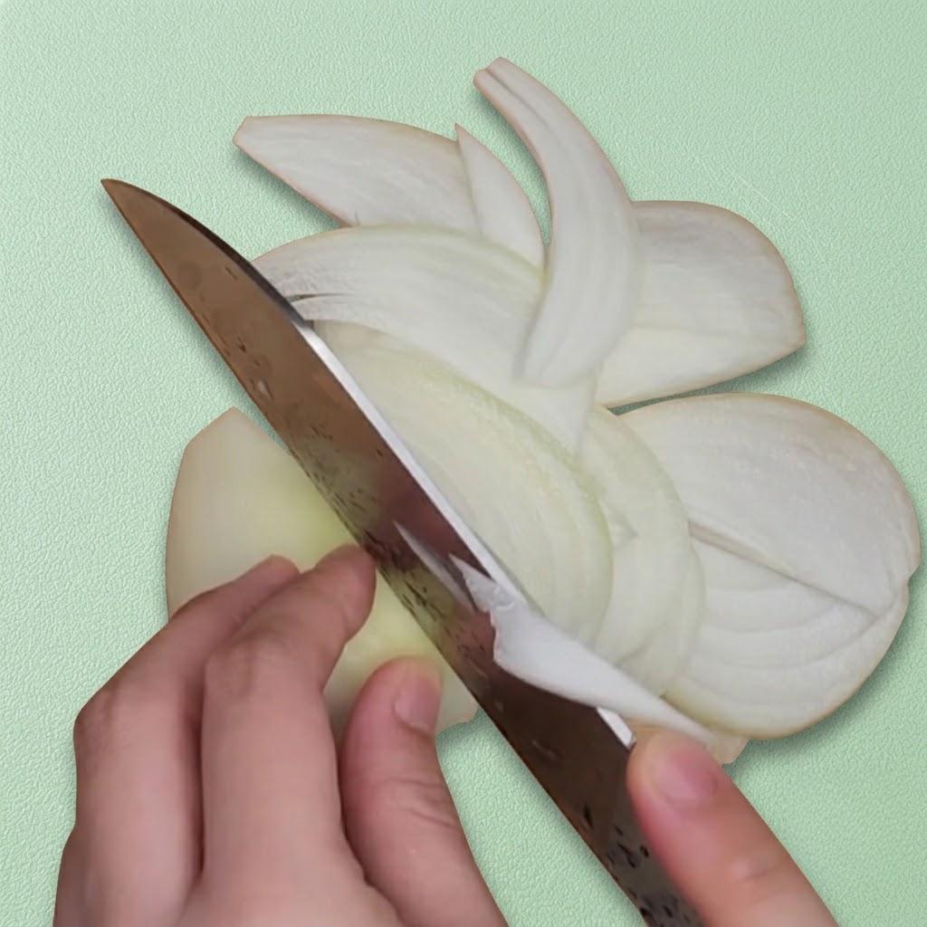 Thinly sliced onion