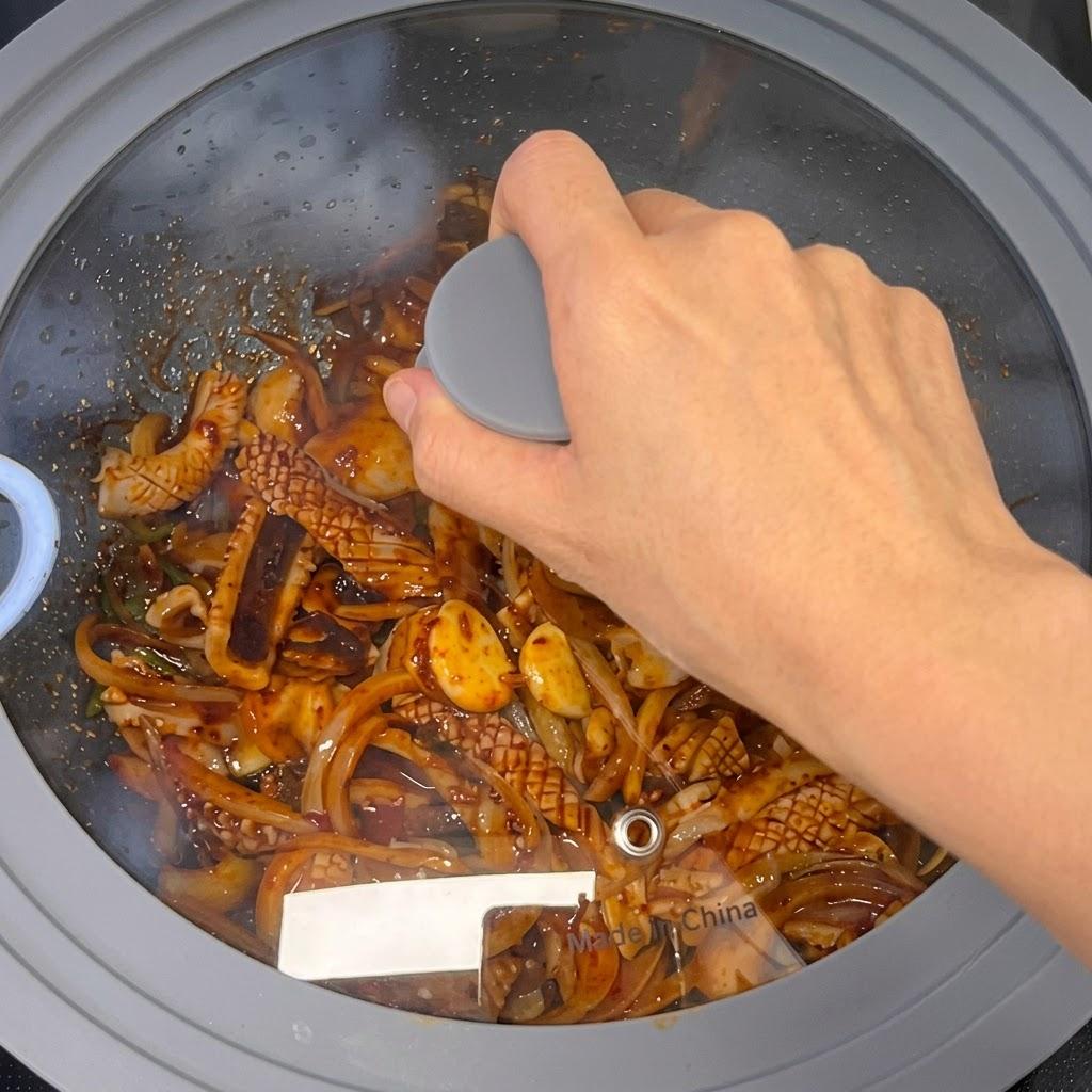 中火でフライパンに蓋をして2分ほど加熱する