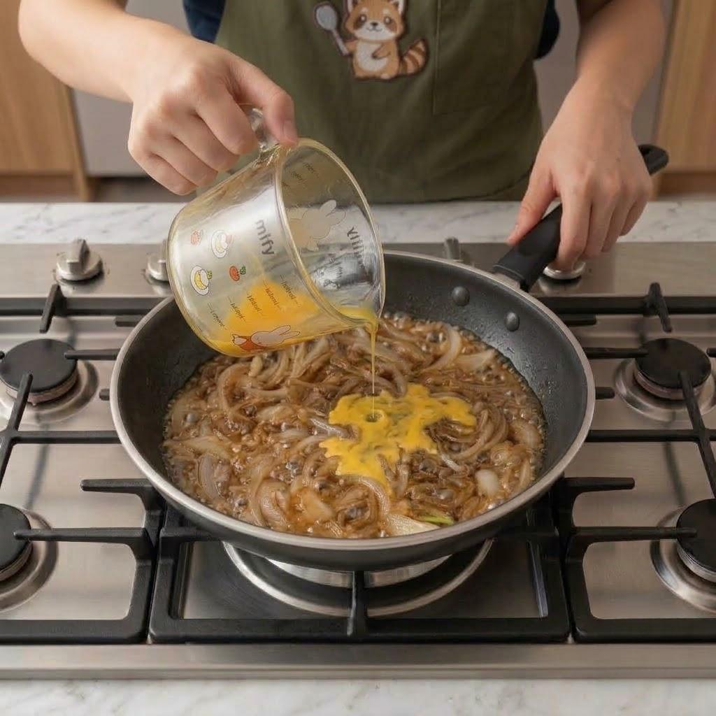 Pour the beaten egg in a circular motion